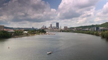 Hot Metal Street Bridge görüldüğü gibi Pittsburgh şehir.