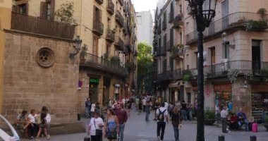 Barselona dar sokakları ve kaldırımları