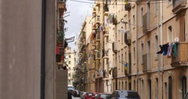 Barselona dar sokakları ve kaldırımları