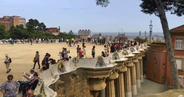 Tourists  at Park Güell — Αρχείο Βίντεο