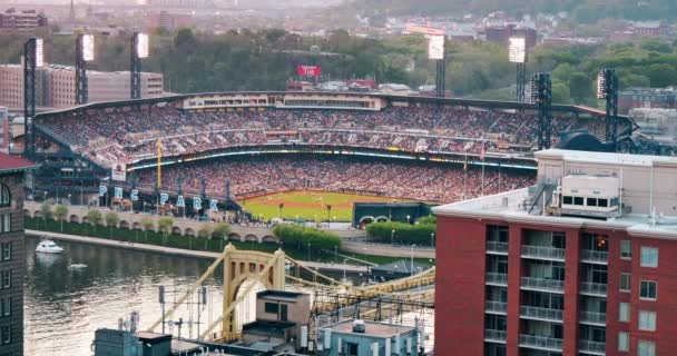 Abend Einspielung des PNC-Parks während eines Baseballspiels — Stockvideo