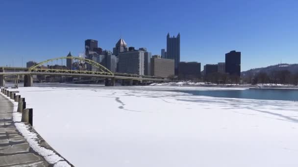 Invierno Pittsburgh City Establecimiento de tiro inclinado hacia arriba — Vídeo de stock