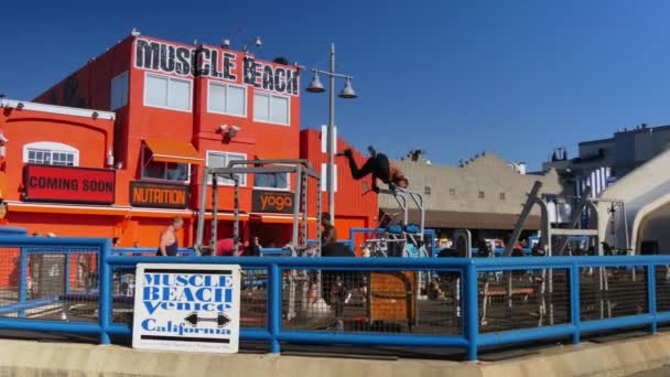 Muscle Beach Establishing Shot — Stock Video