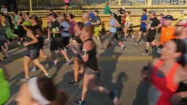 2015 DICK 'S Sporting Goods Maratona de Pittsburgh — Vídeo de Stock