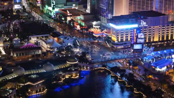 Antenn tidsfördröjning utsikt över Las Vegas Strip på natten — Stockvideo