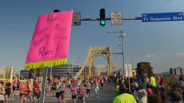 Marathon de Pittsburgh des articles de sport DICK'S 2015 — Video
