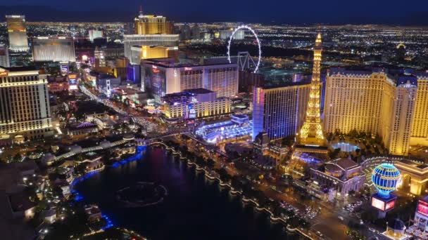 Vista aerea della striscia di Las Vegas di notte — Video Stock