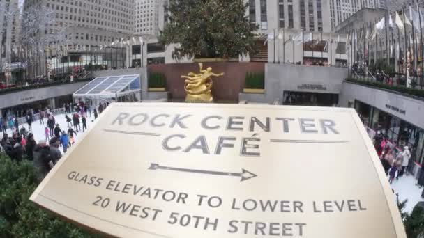 La pista di pattinaggio al Rockefeller Center — Video Stock