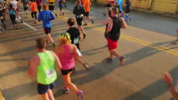 Maratona di Pittsburgh sui prodotti sportivi di Dick's 2015 — Video Stock