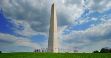 Washington Anıtı gün boyunca bir zaman atlamalı görünümü.
