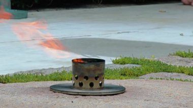 John F. Kennedy Eternal Flame Arlington Ulusal Mezarlığı kurulması bir çekim.