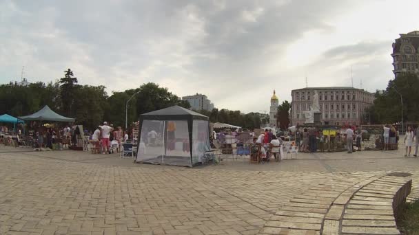 UKRAINE - Circa August, 2015 - Tourists and visitors browse the vendors selling souvenirs at the National Kyiv-Pechersk Historical and Cultural Preserve in Kyiv, Ukraine. — Stock Video