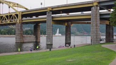 Pittsburgh, Pa - yaklaşık Eylül, 2015 - yavaş yakınlaştırma North Shore Pittsburgh'ın çeşme, Point devlet parkı vurdu.