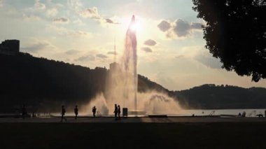 Bir akşam çeşme Point devlet parkı Pittsburgh görüntüsünü oluşturma.
