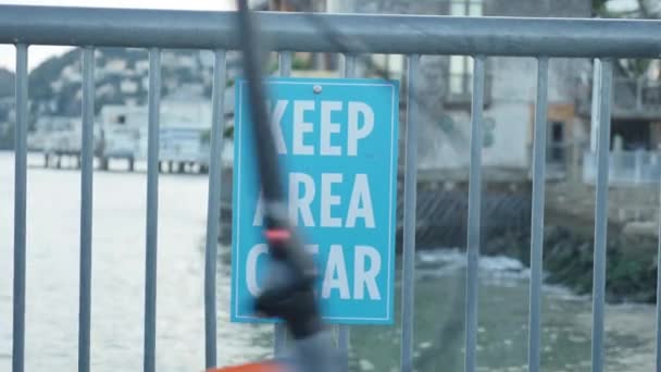 Ferry Passageiros Caminham Passado Railing — Vídeo de Stock