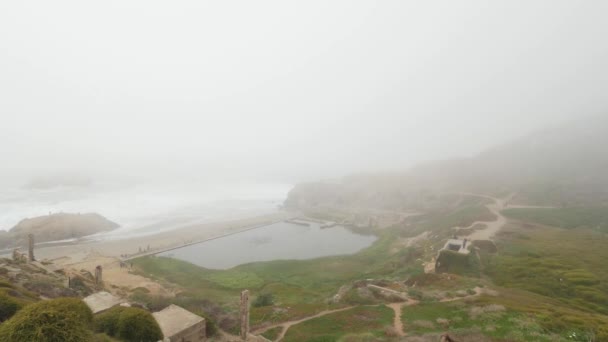 Sutro baños niebla establecer tiro — Vídeos de Stock