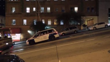 San Francisco Teleferik Dik Tepeye Tırmanıyor