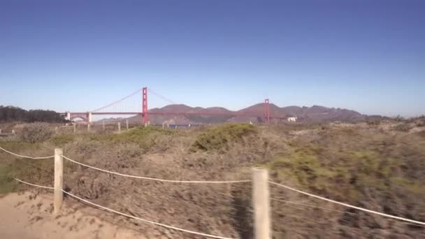 Oprichting van shot of Golden Gate Bridge — Stockvideo