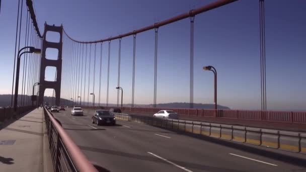 Verkeer op de Golden Gate Bridge — Stockvideo