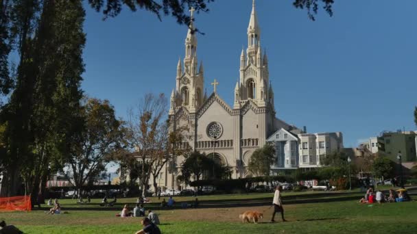 Iglesia de San Pedro y San Pablo Estableciendo el Disparo — Vídeos de Stock