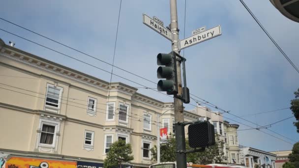 Haight Ashbury skrzyżowania ustanawianie strzał — Wideo stockowe