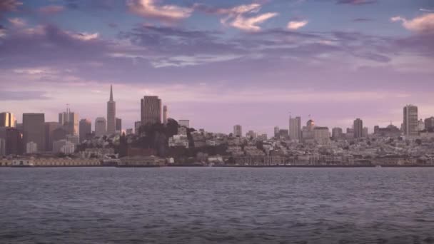 San Francisco Skyline alacakaranlıkta kurulması atış — Stok video