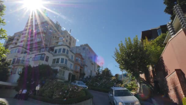 Οδήγηση κάτω Lombard οδός στο San Francisco — Αρχείο Βίντεο