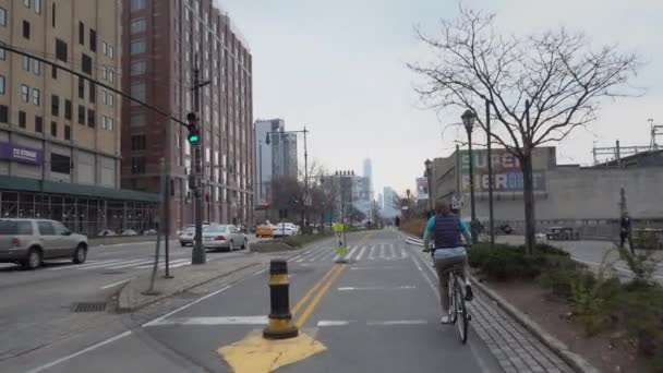 Trilha de bicicleta de equitação POV em Manhattan — Vídeo de Stock