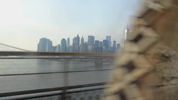Манхэттен Скайлайн, вид с Манхэттенского моста — стоковое видео