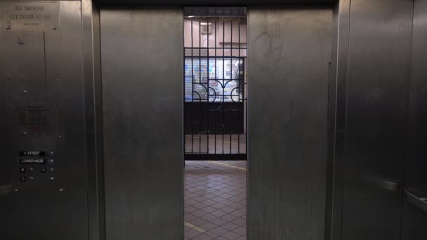 Doors Open to Reveal Empty Subway Station — Stock Video