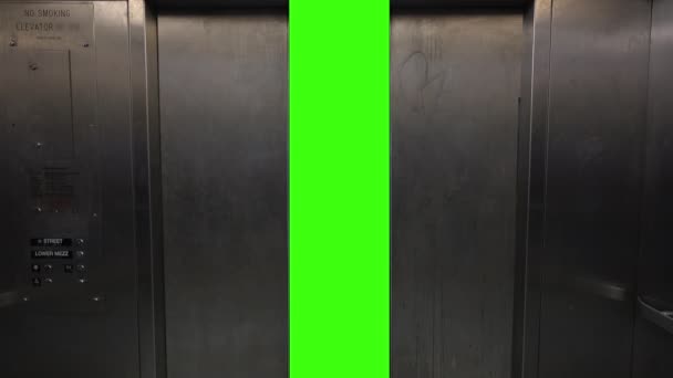 Zelená obrazovka výtahu dveře otevřít a zavřít