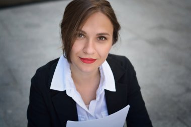 Güzellik gülümseyen iş kız (öğretmen, öğrenci, kız öğrenci)