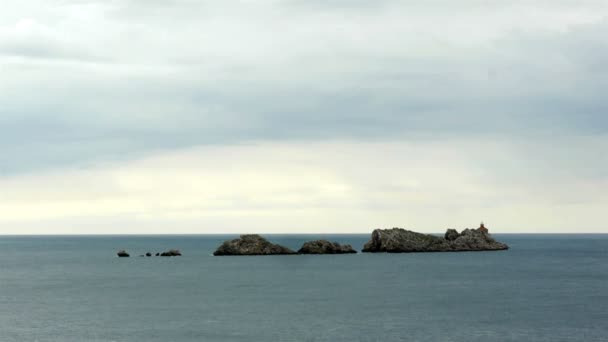 Lighthouse on rocky island — Stock Video