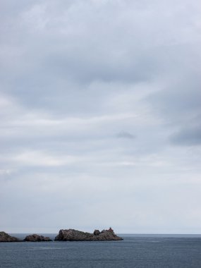 Dubrovnik deniz fenerinde ile küçük kayalık ada