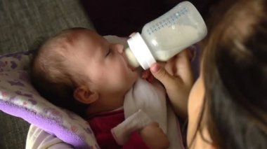 Anne besleme bebek
