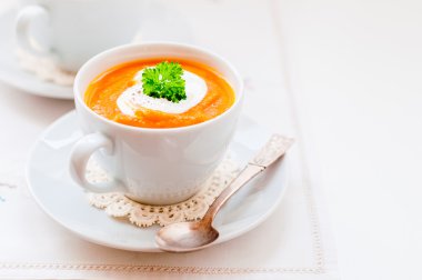 Bir fincan krem havuç çorbası