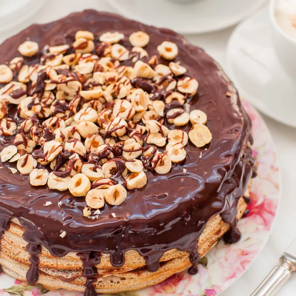 Csokoládé és a mogyoró palacsinta torta — Stock Fotó