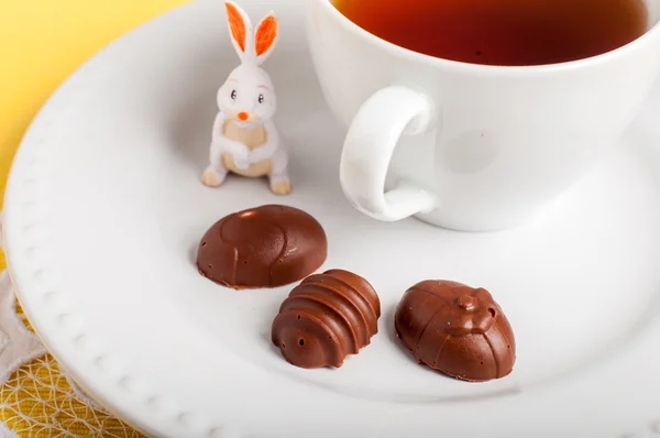 Dulces de chocolate en forma de huevo de Pascua — Foto de Stock