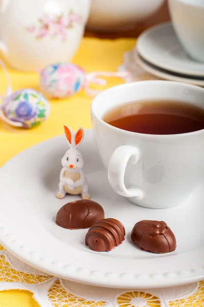 Dulces de chocolate en forma de huevo de Pascua — Foto de Stock