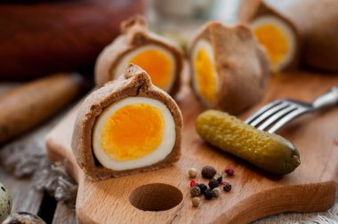 Kokurki, çavdar hamur katı pişmiş yumurta sarılı