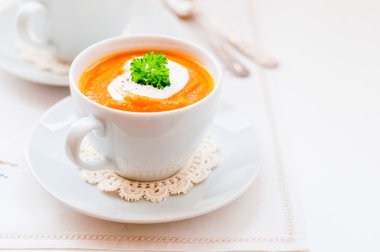 Bir fincan krem havuç çorbası