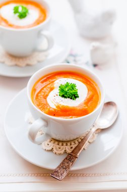 Bir fincan krem havuç çorbası