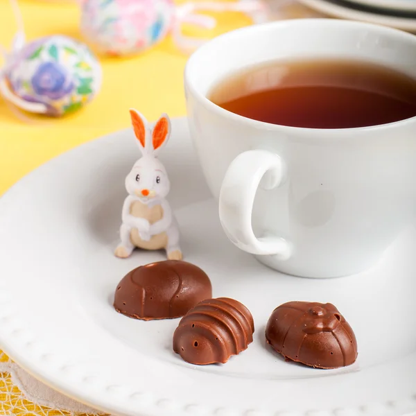 Dulces de chocolate en forma de huevo de Pascua — Foto de Stock