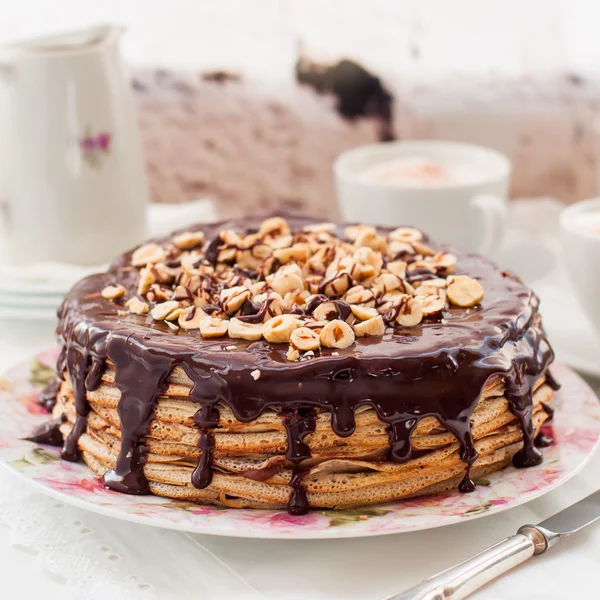 Csokoládé és a mogyoró palacsinta torta — Stock Fotó