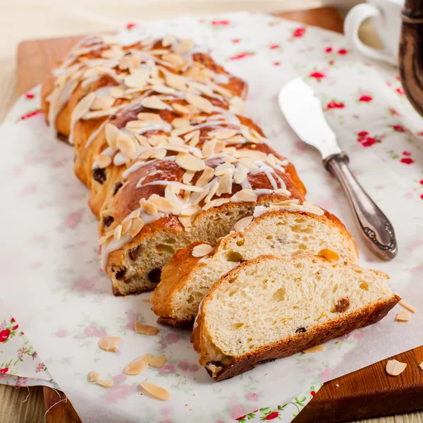 Pane dolce intrecciato a fette — Foto Stock