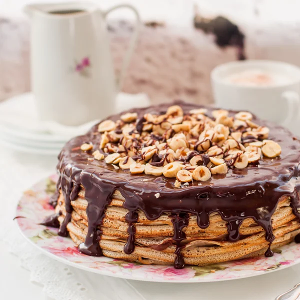 Csokoládé és a mogyoró palacsinta torta — Stock Fotó