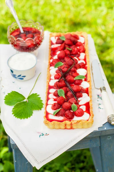 Orange Curd Tart with Vanilla Strawberries — Stock Photo, Image
