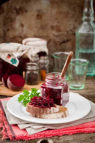 Beetroot Relish Preserves on Rye Toast — Stock Photo, Image