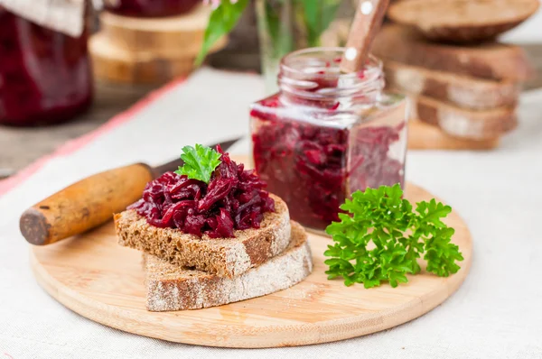 Beetroot Relish Preserves on Rye Toast — Stock Photo, Image