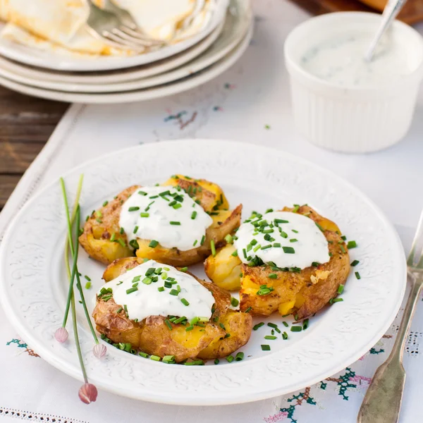 Australian Crash Hot Potatoes with Sour Cream — Stock Photo, Image